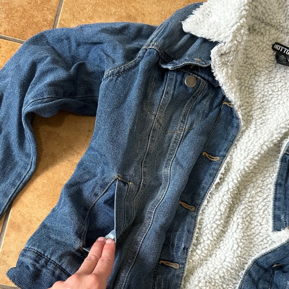 Hot Topic Blue Jean Jacket with White Sherpa Lining - Picture 5 of 5